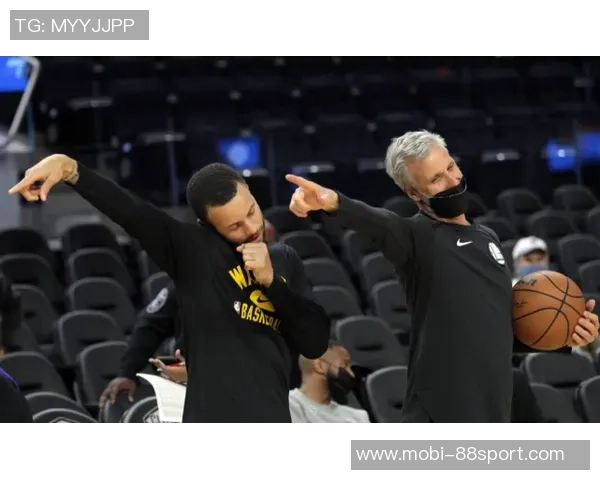 科尔强调无球体系需具备马卡或水花级别球员以优化战术布局